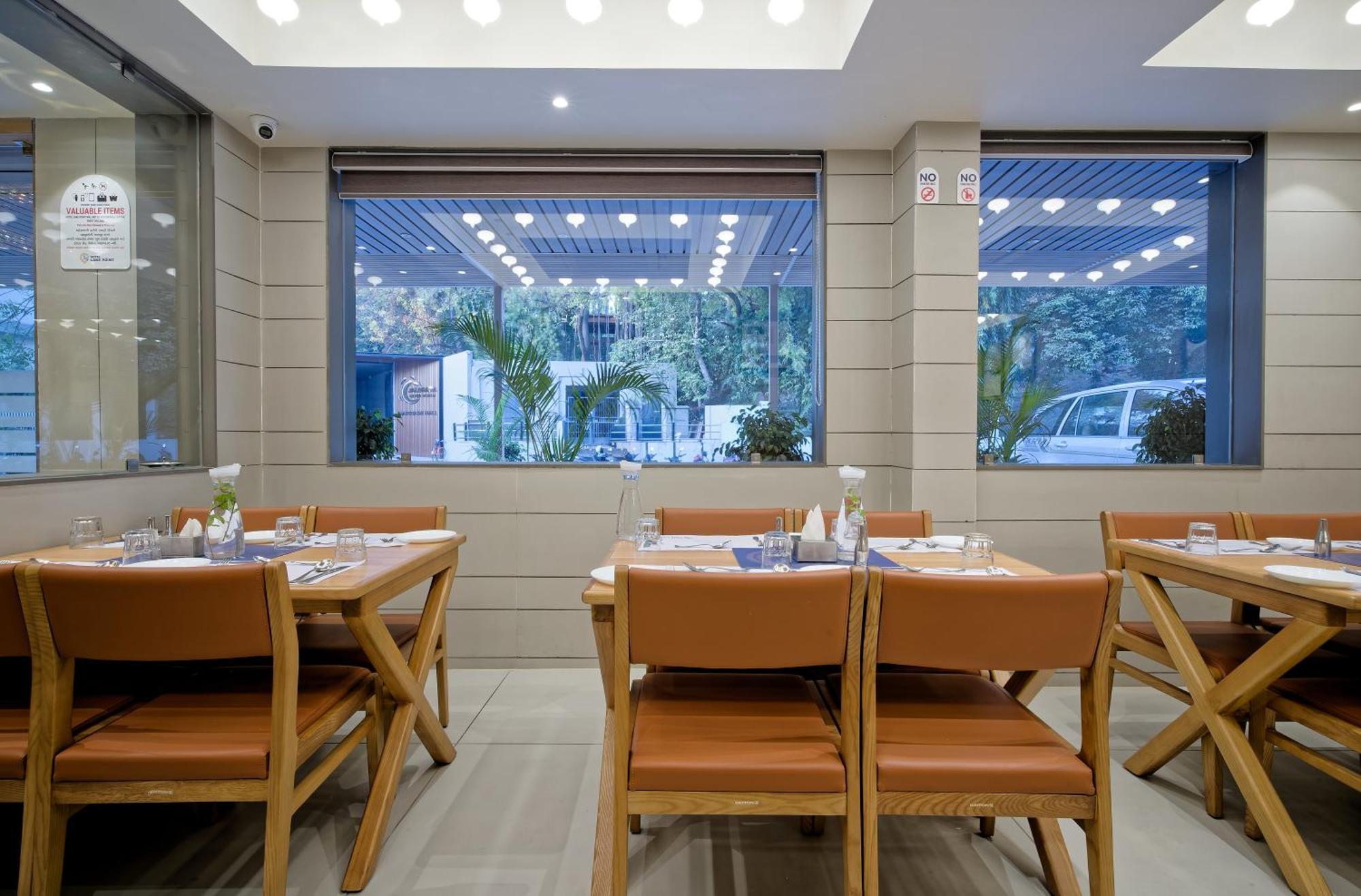 Hotel Lake Point Ahmedabad Exterior photo