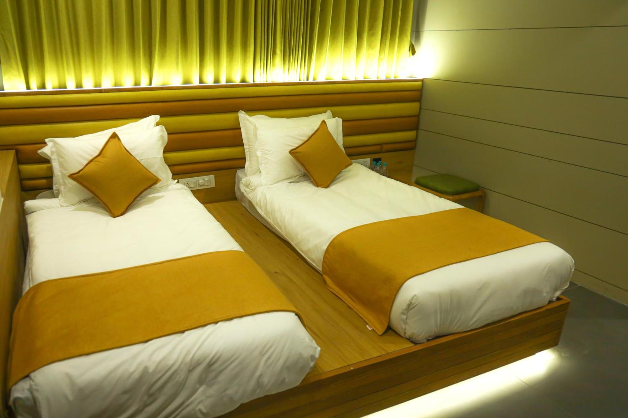 Hotel Lake Point Ahmedabad Exterior photo