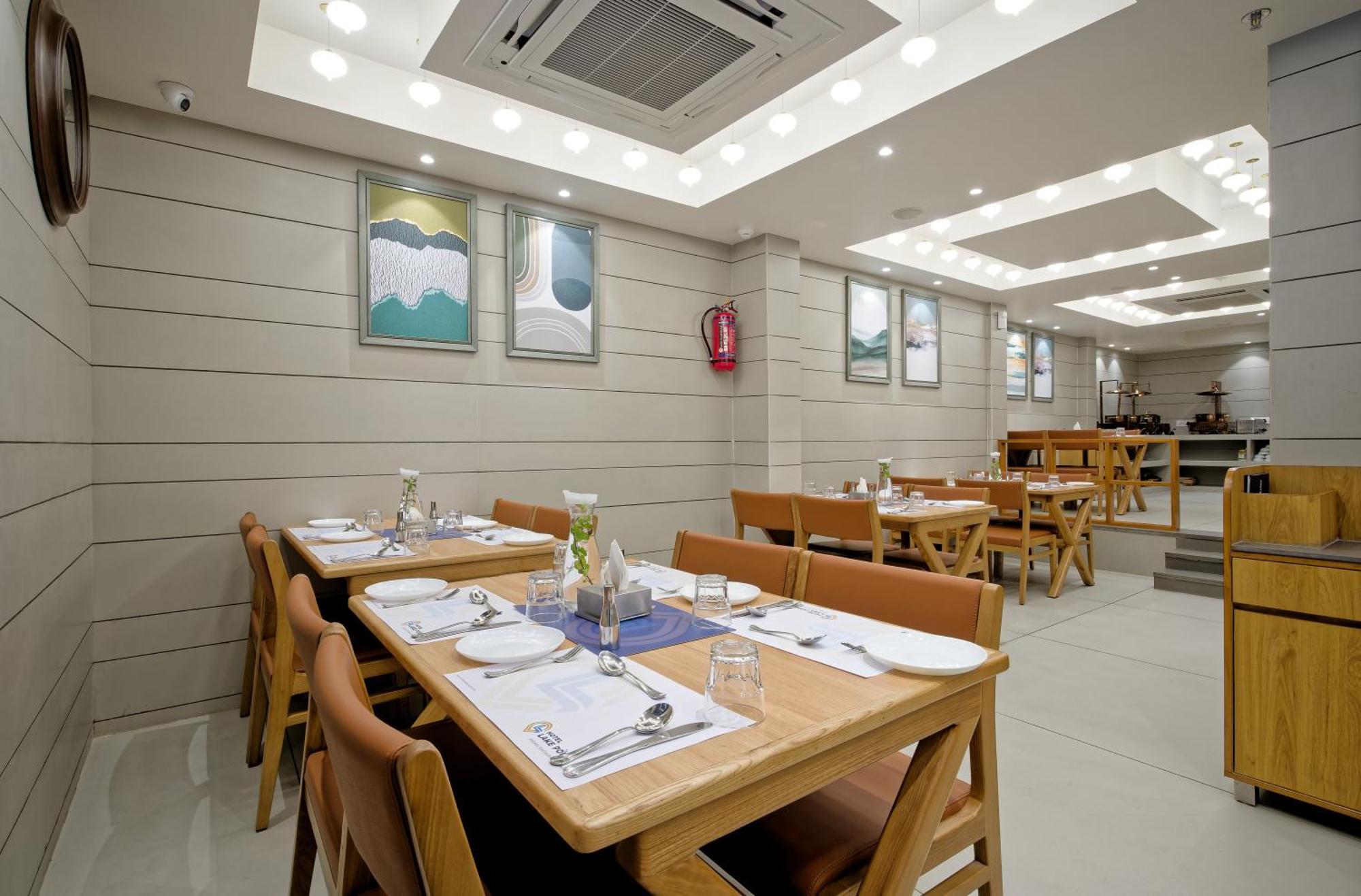 Hotel Lake Point Ahmedabad Exterior photo