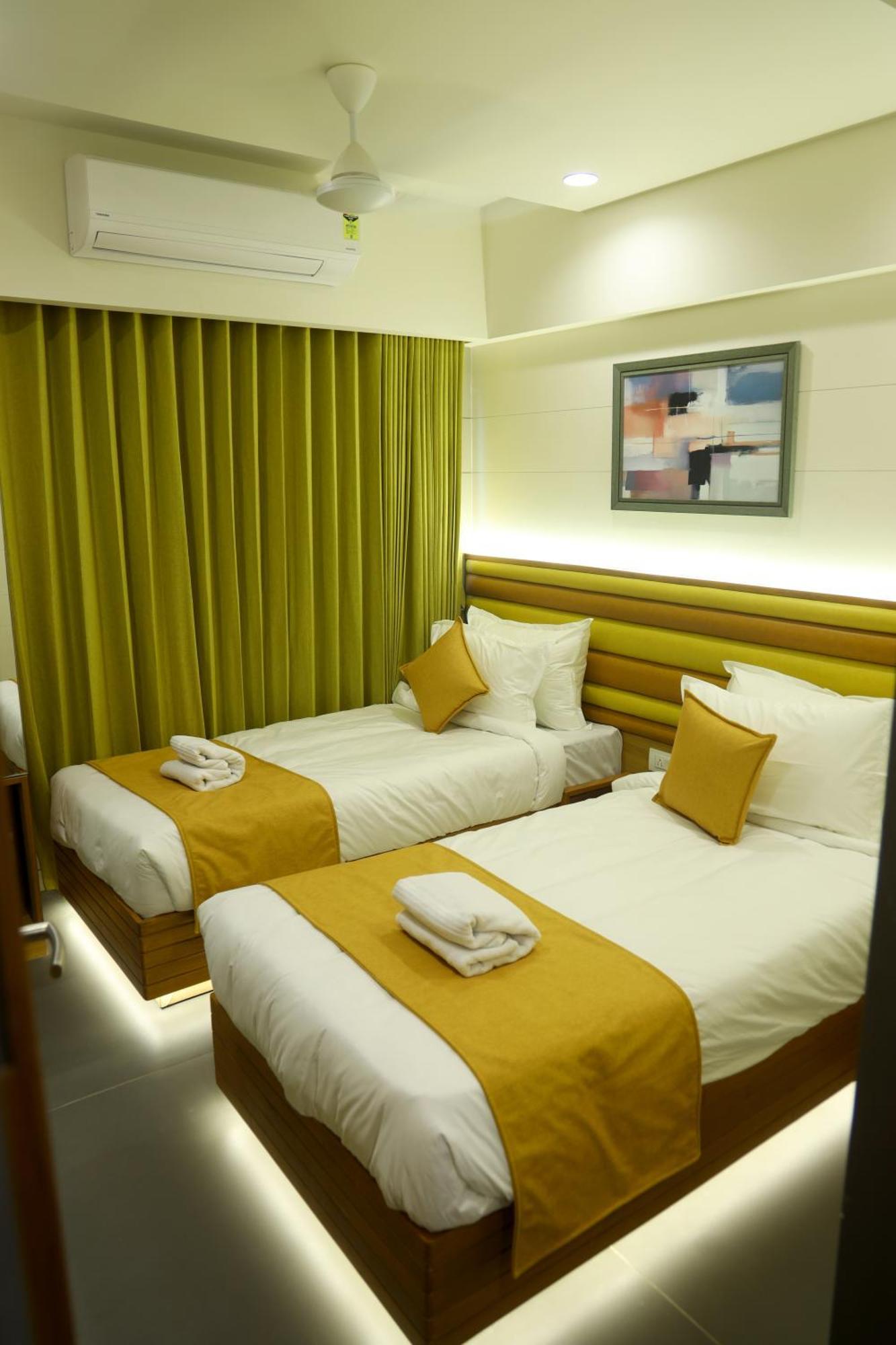Hotel Lake Point Ahmedabad Exterior photo