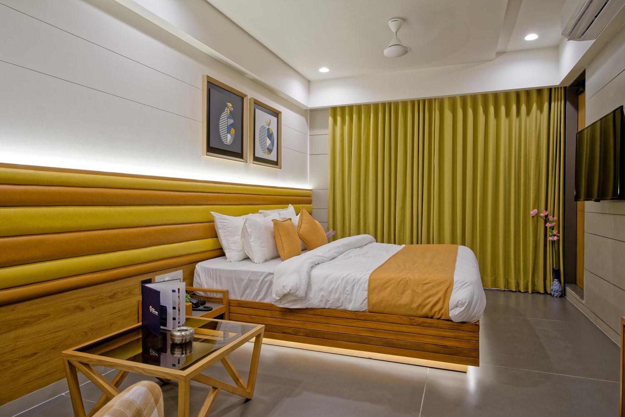 Hotel Lake Point Ahmedabad Exterior photo