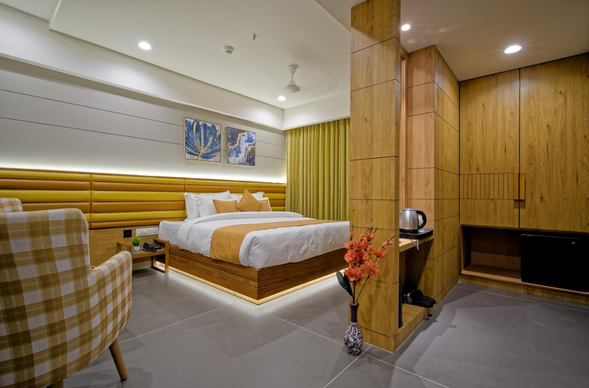 Hotel Lake Point Ahmedabad Exterior photo