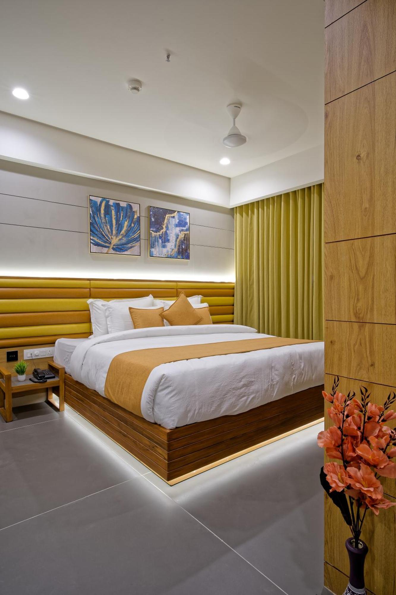 Hotel Lake Point Ahmedabad Exterior photo
