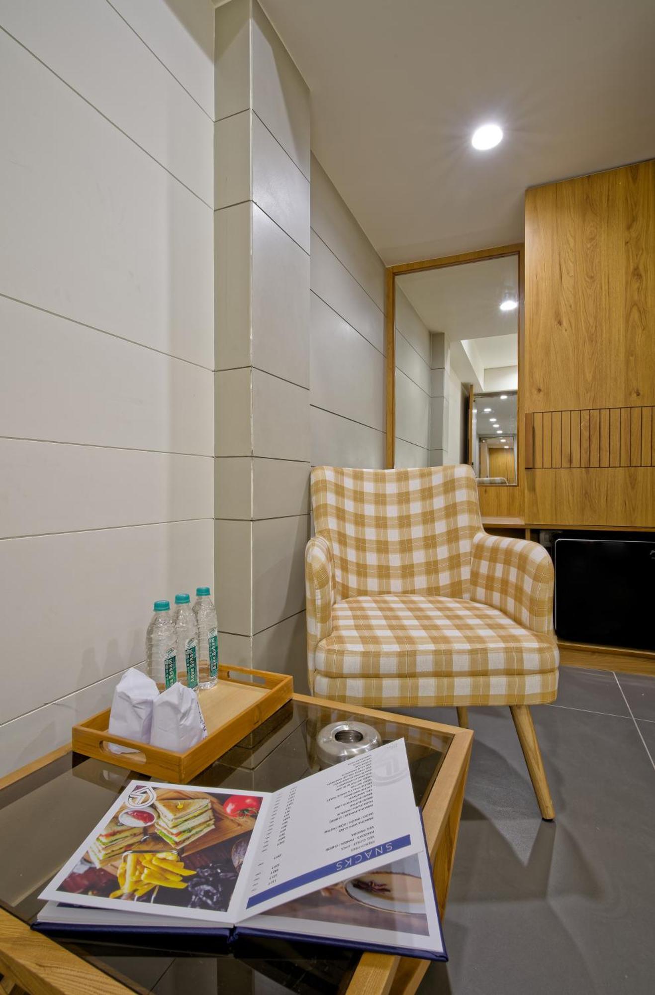 Hotel Lake Point Ahmedabad Exterior photo