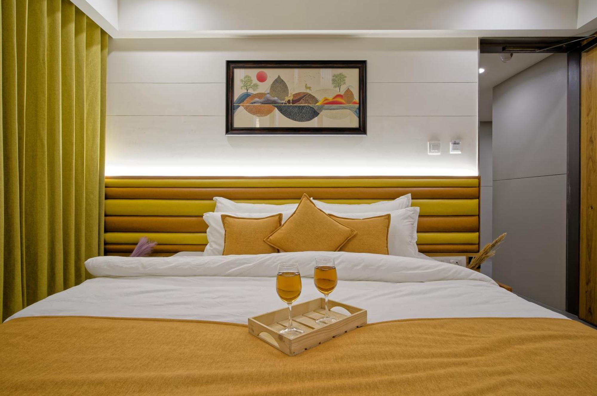 Hotel Lake Point Ahmedabad Exterior photo