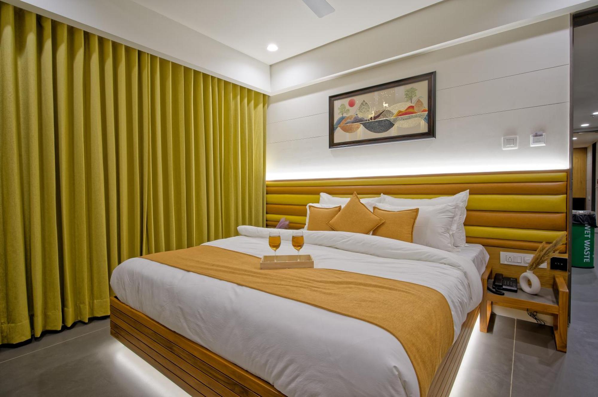 Hotel Lake Point Ahmedabad Exterior photo